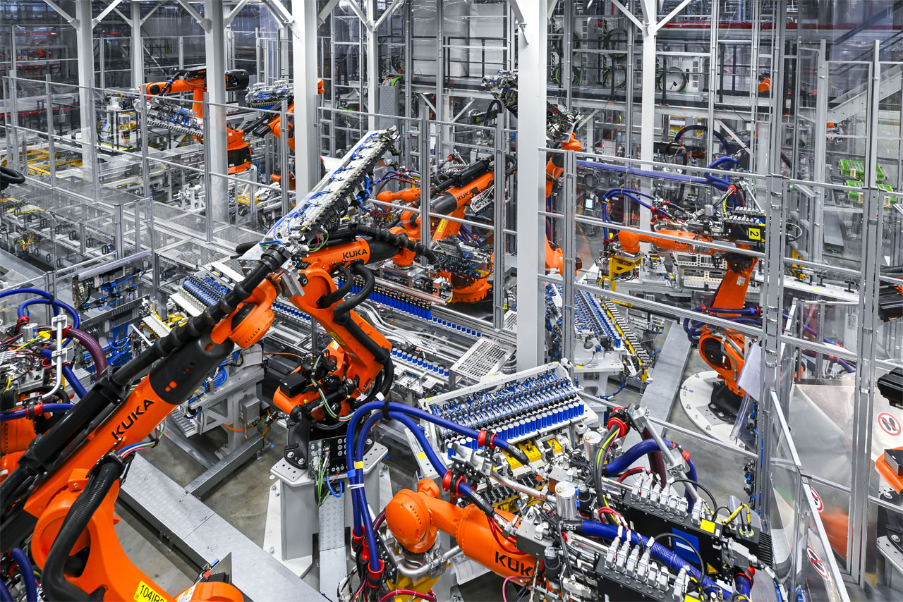robot przemysłowy z osłonami ochronnymi ramię robota przemysłowego z osłonami bezpieczeństwa