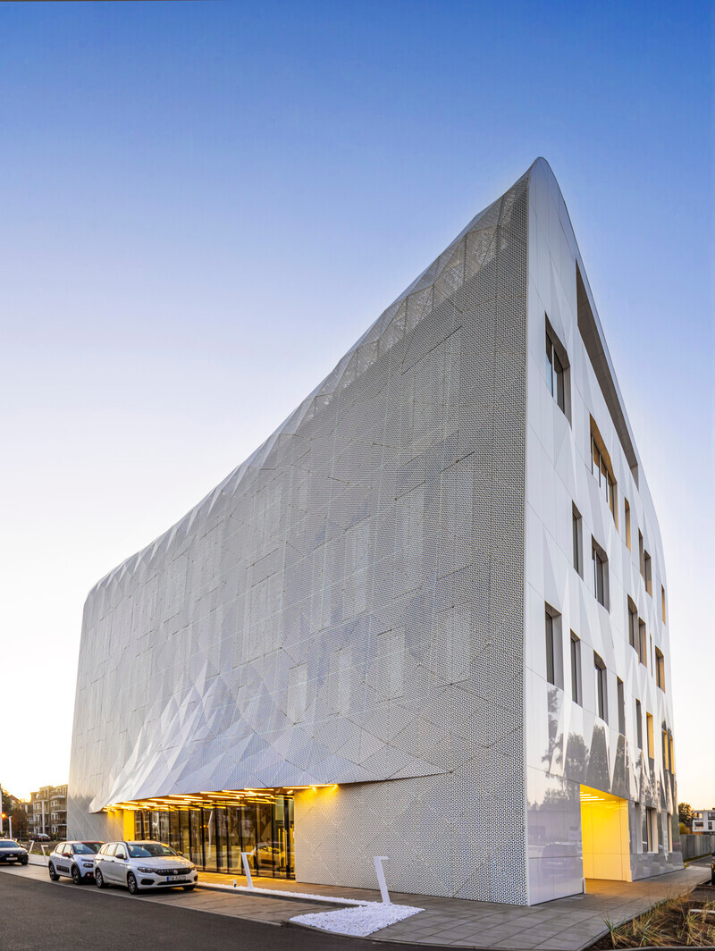 Rygorystyczne przepisy określające standardy wznoszenia obiektów w Polsce